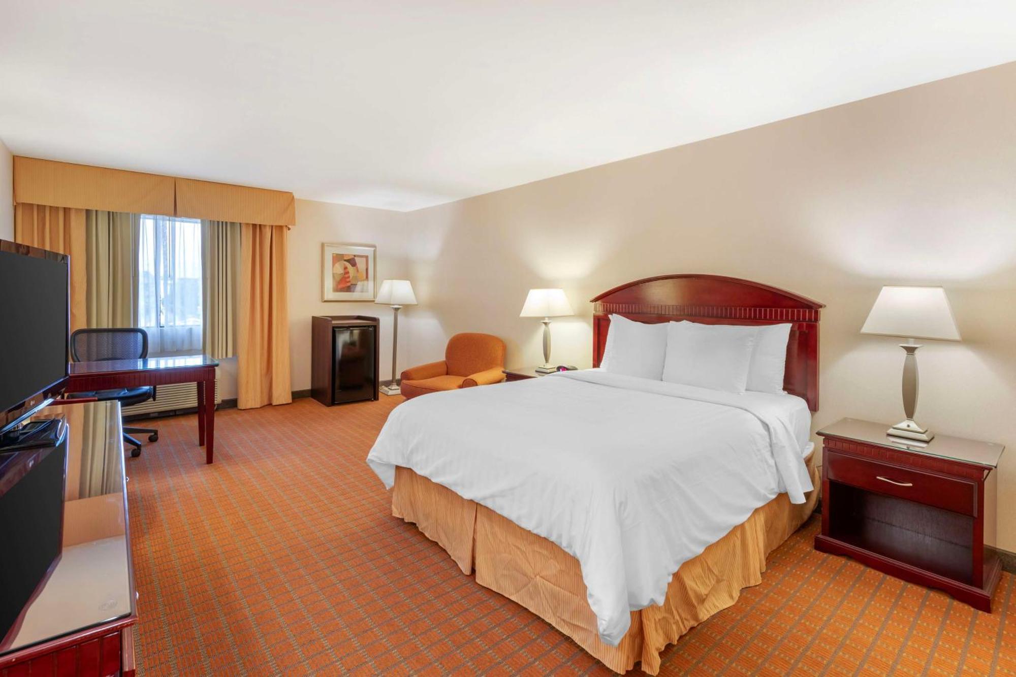 Best Western Plus West Covina Inn Extérieur photo