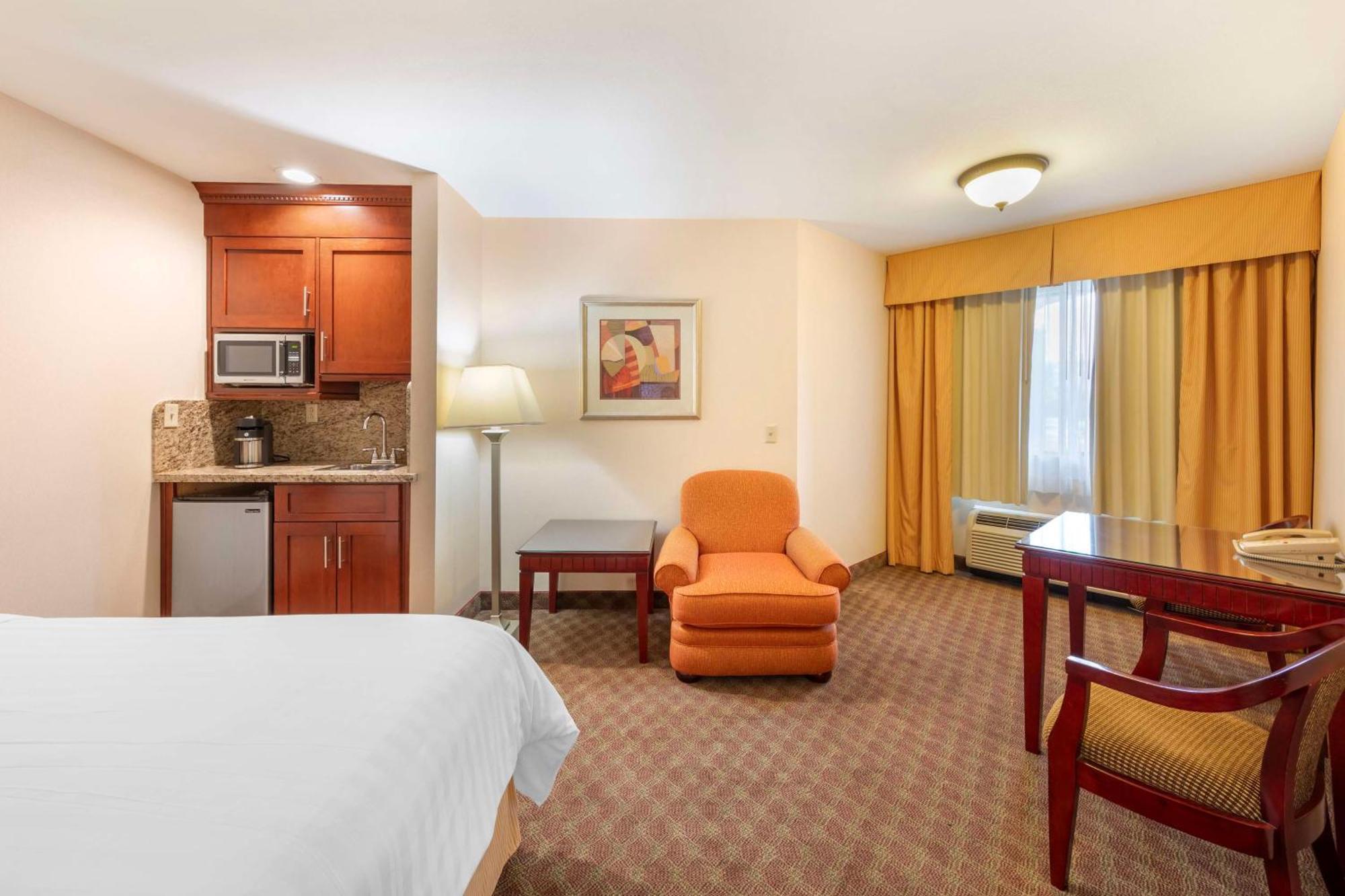 Best Western Plus West Covina Inn Extérieur photo