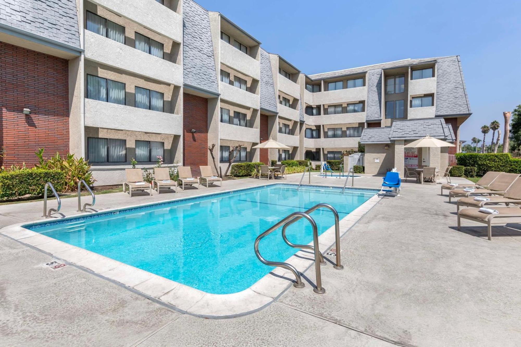 Best Western Plus West Covina Inn Extérieur photo